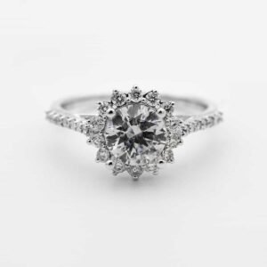 上質なインド産スターリングシルバーのエメラルドカットリング