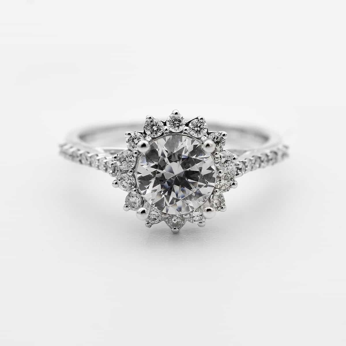 上質なインド産スターリングシルバーのエメラルドカットリング